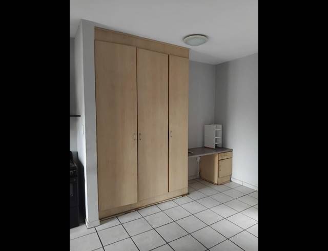 1 BEDROOM PROPERTY TO RENT IN KANNONIERS PARK